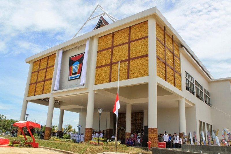 Padang menerima penghargaan