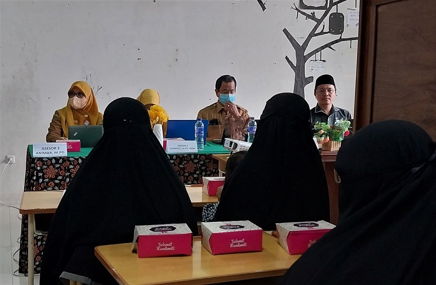 Kepala Sekolah SMA DIBS