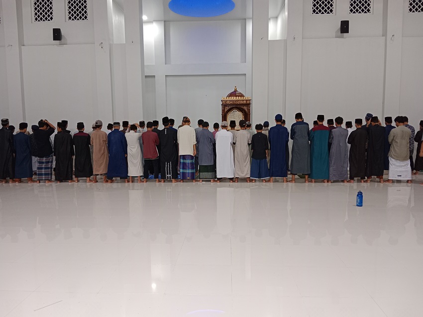 Ponpes Dar el-Iman Masjid Baru