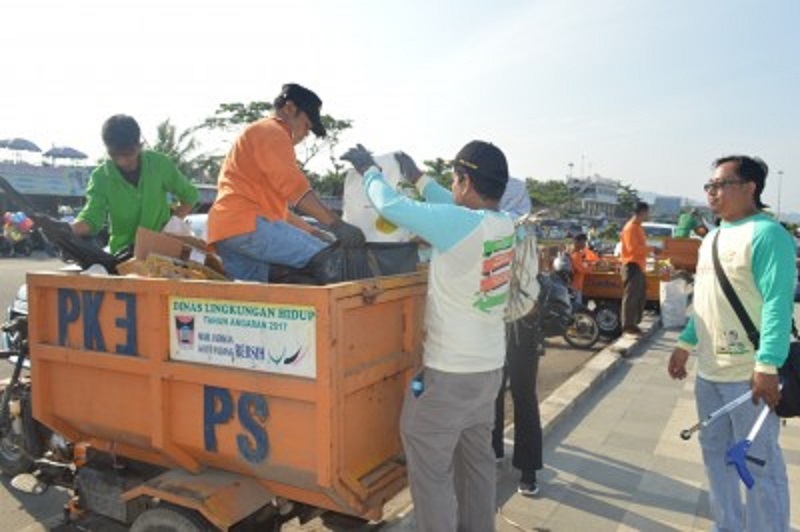 Manfaatkan Bank Sampah