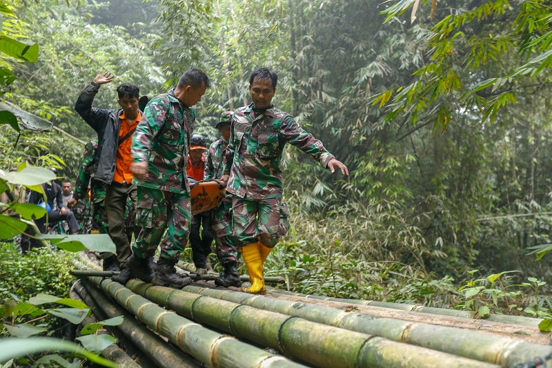 evakuasi pendaki marapi