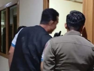 Satpol PP Padang Razia