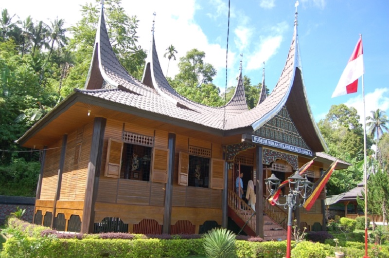 Cucu Buya Hamka